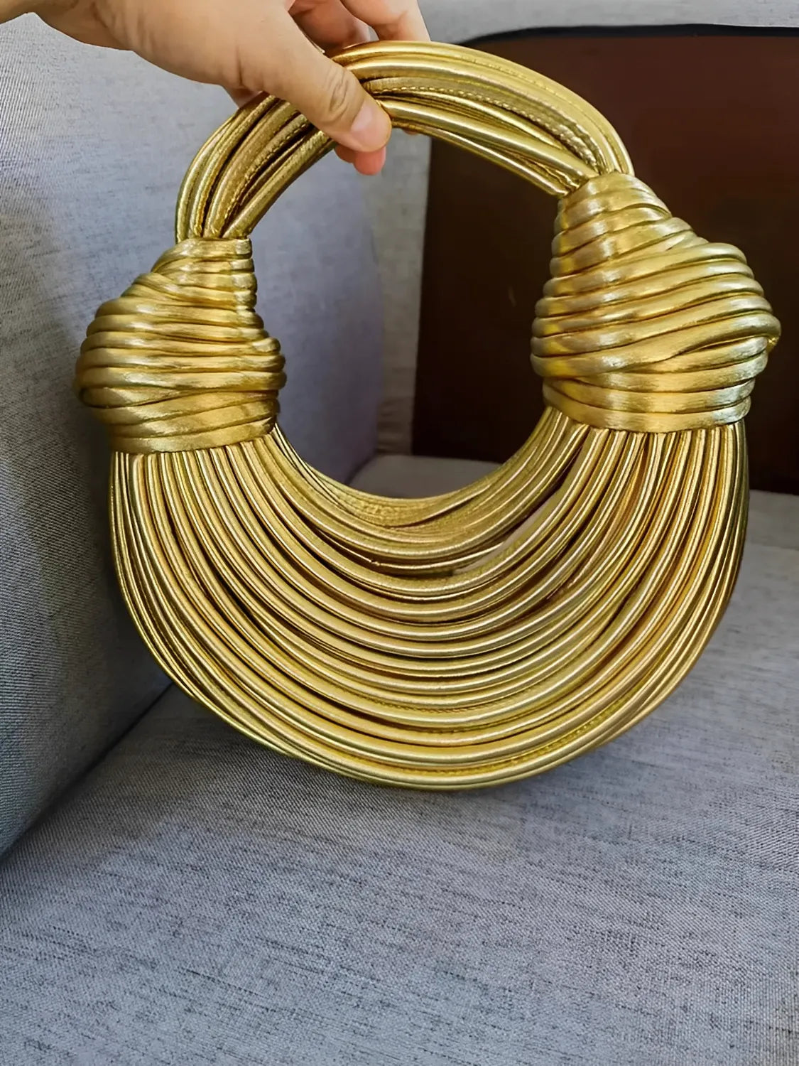 Bolsa Femenina Clutch de Mano con Detalles en Cuerdas y Nudos - Crada