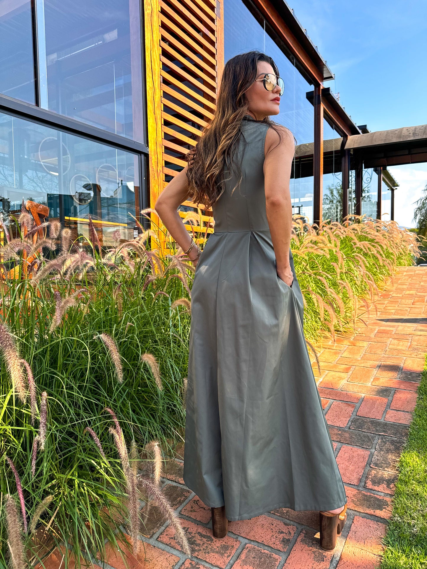 Vestido Femenino Largo con Cierre en el Busto, Cintura Imperio y Bolsillos - Liriel
