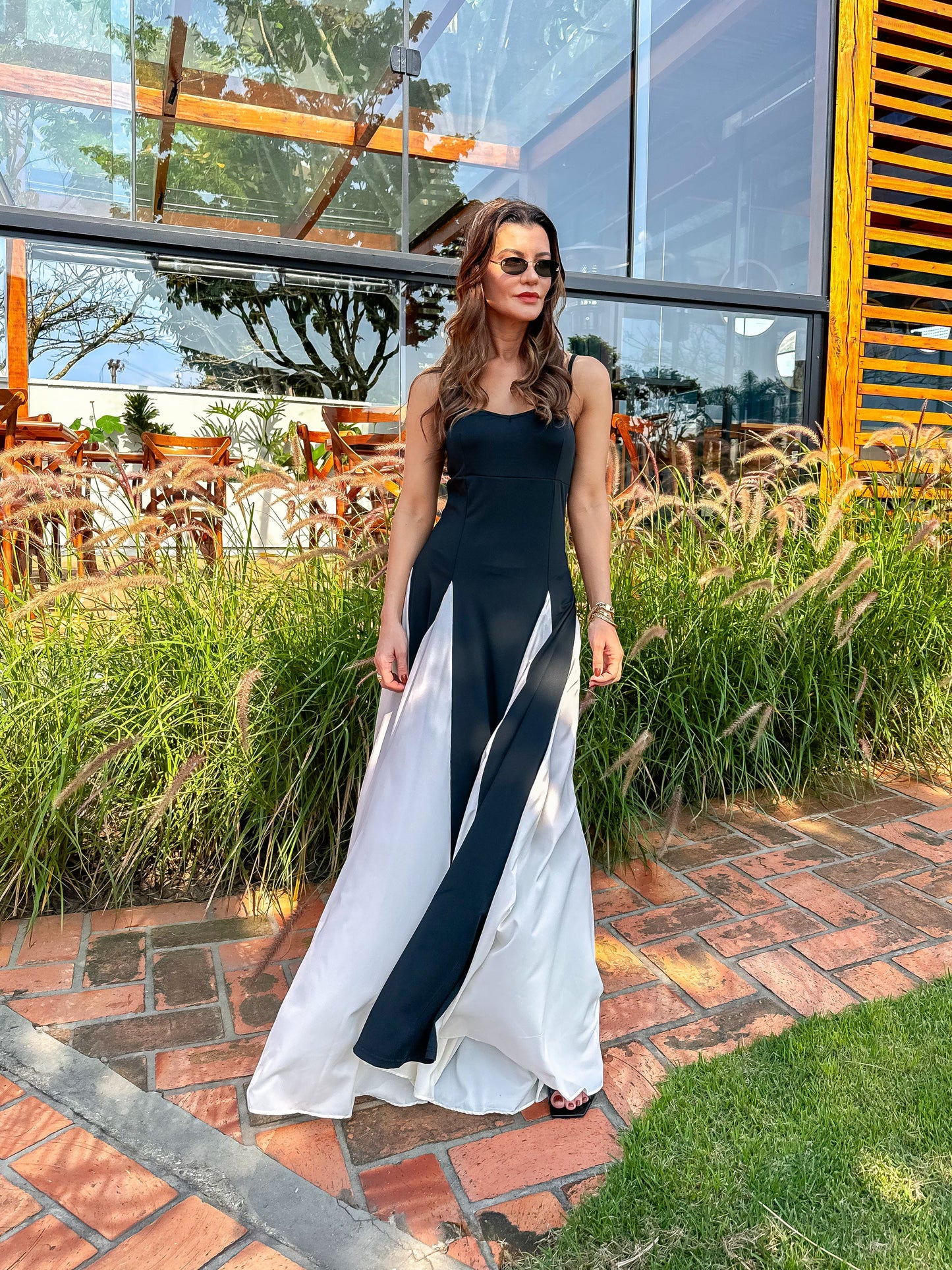 Vestido Femenino Largo con Escote en Corazón, Tirantes Finos y Corsé Ajustado - Celine