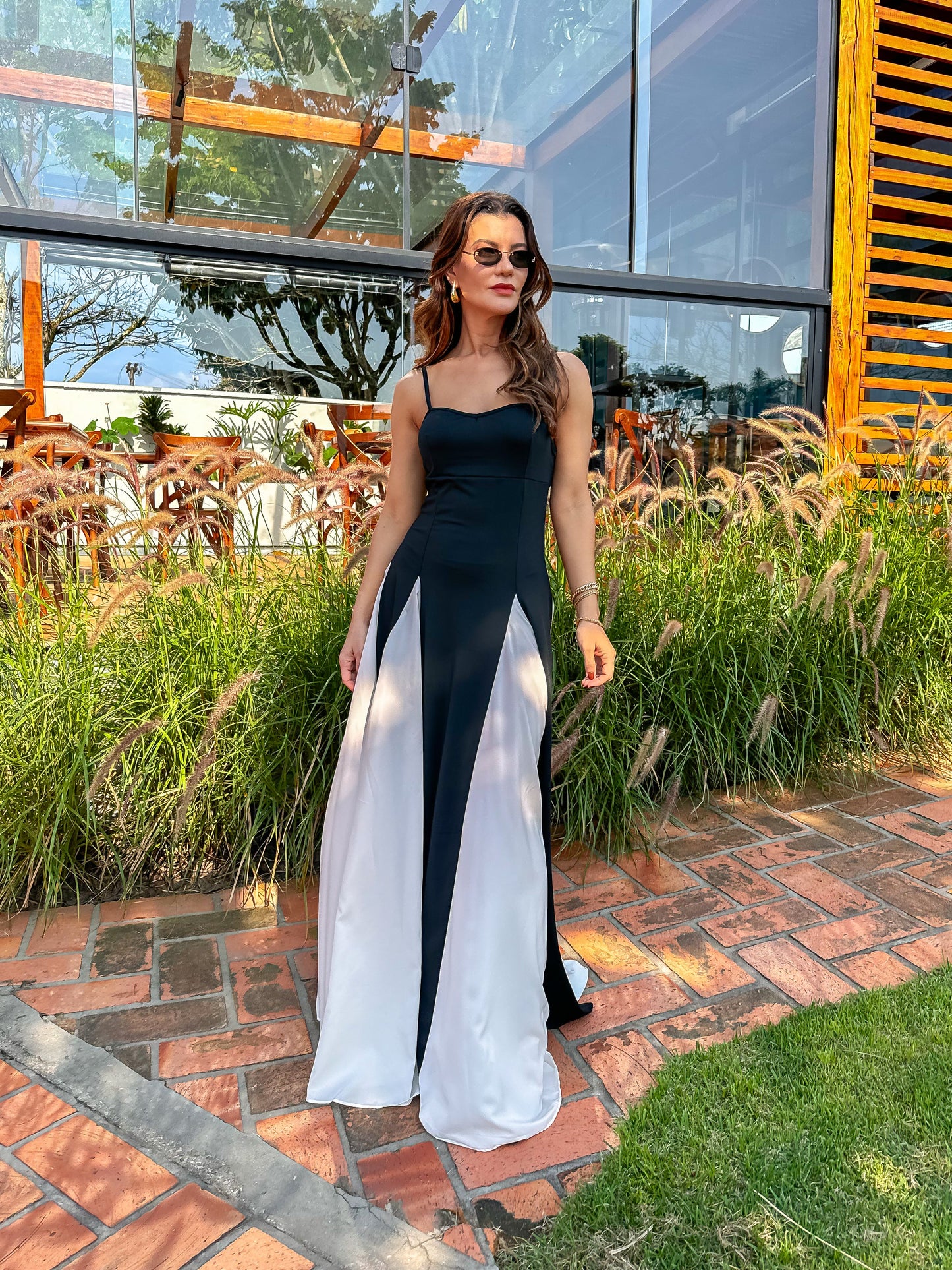 Vestido Femenino Largo con Escote en Corazón, Tirantes Finos y Corsé Ajustado - Celine