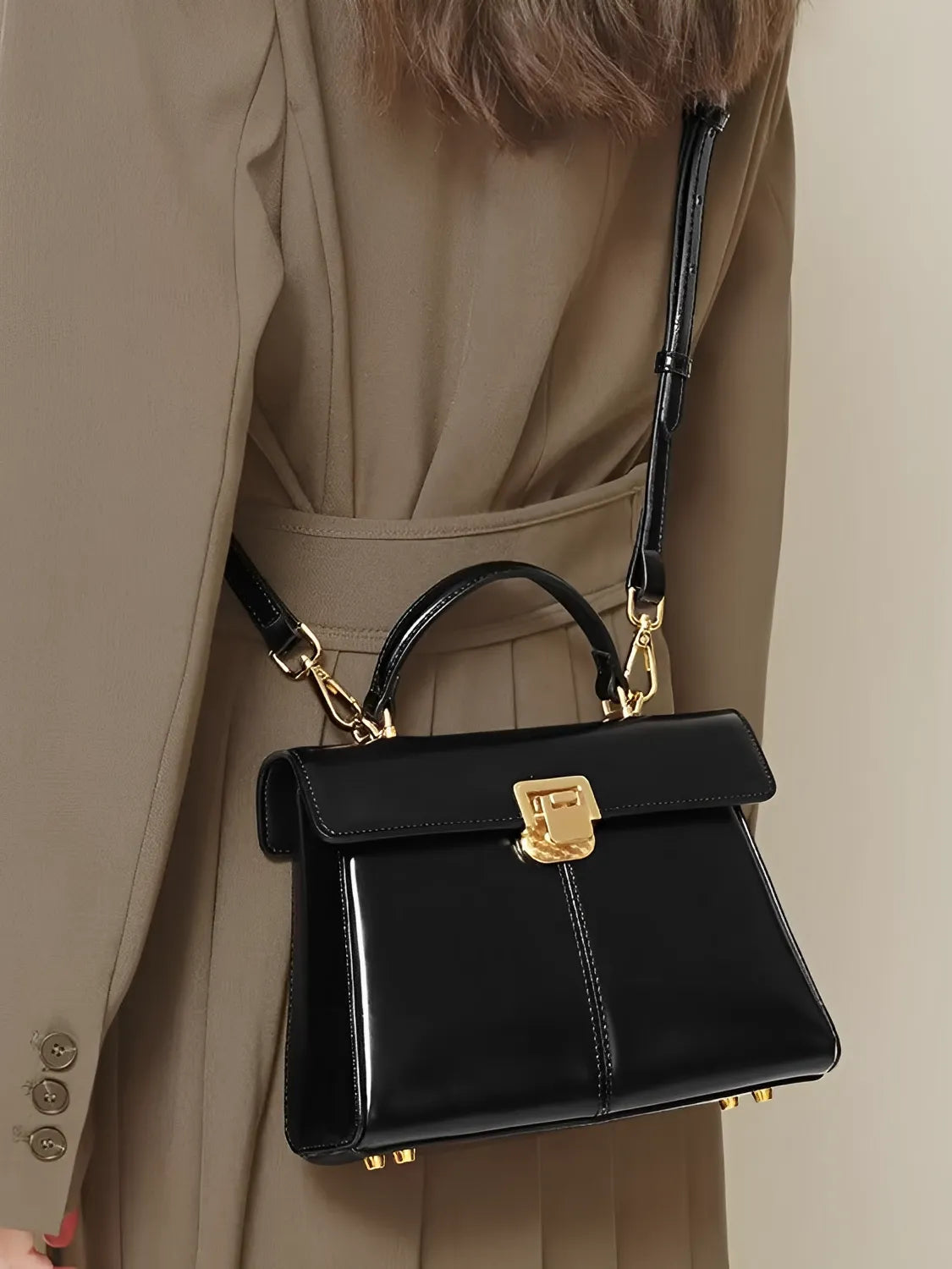 Bolsa Femenina de Cuero Bandolera con Paño Decorativo y Asa de Hombro Elegante - Lena