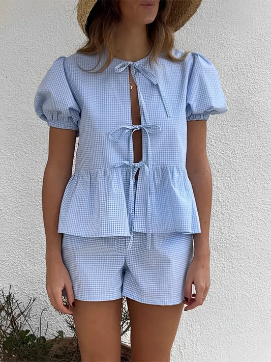 Conjunto Femenino a Cuadros con Blusa de Amarre Frontal y Manga Abullonada y Pantalón Corto con Cintura Elástica - Cassie