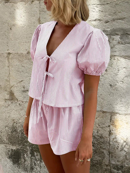 Conjunto Femenino a Cuadros con Blusa de Amarre Frontal y Manga Abullonada y Pantalón Corto con Cintura Elástica - Cassie