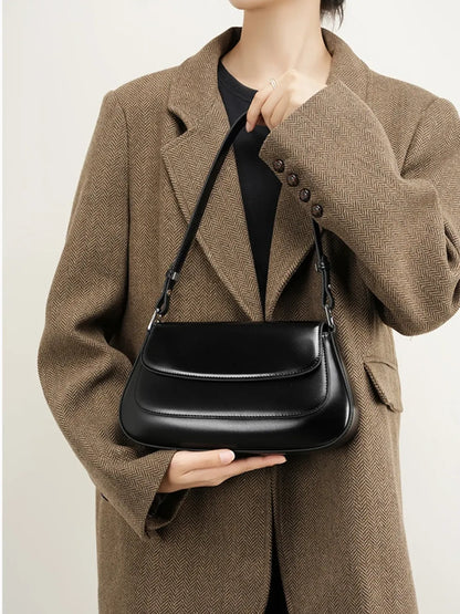 Bolsa Femenina Baguette de Hombro en Cuero con Asa Ajustable - Briana