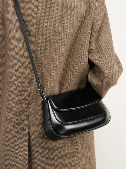 Bolsa Femenina Baguette de Hombro en Cuero con Asa Ajustable - Briana