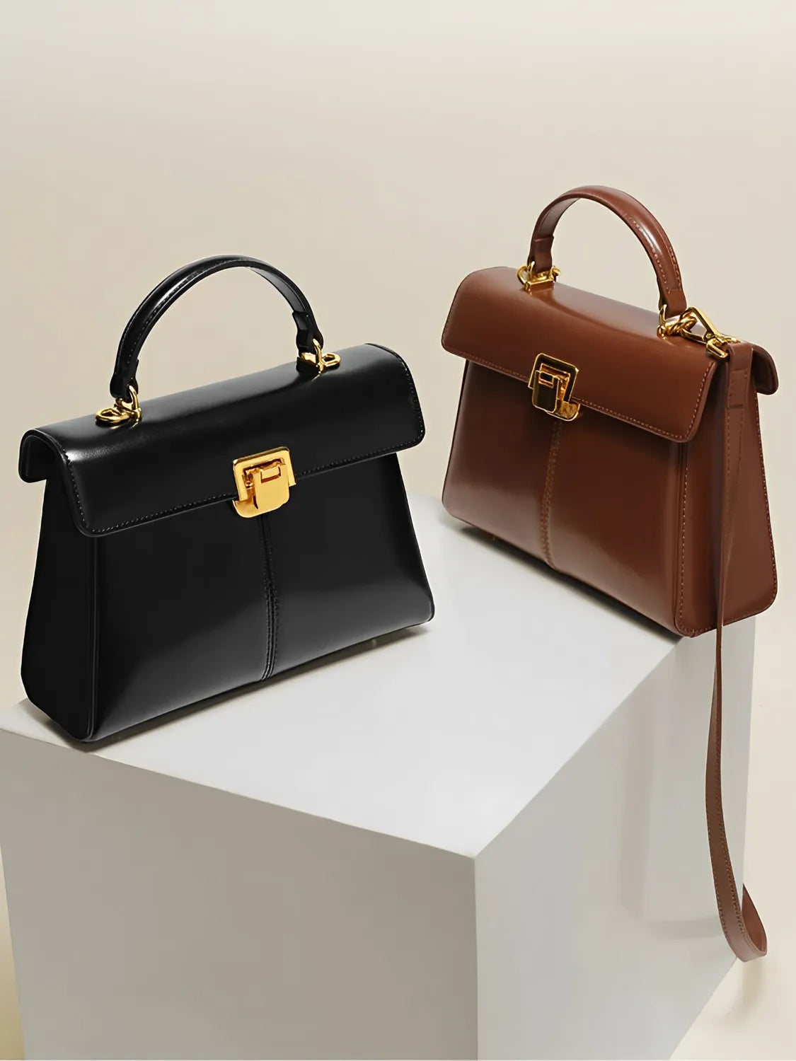 Bolsa Femenina de Cuero Bandolera con Paño Decorativo y Asa de Hombro Elegante - Lena