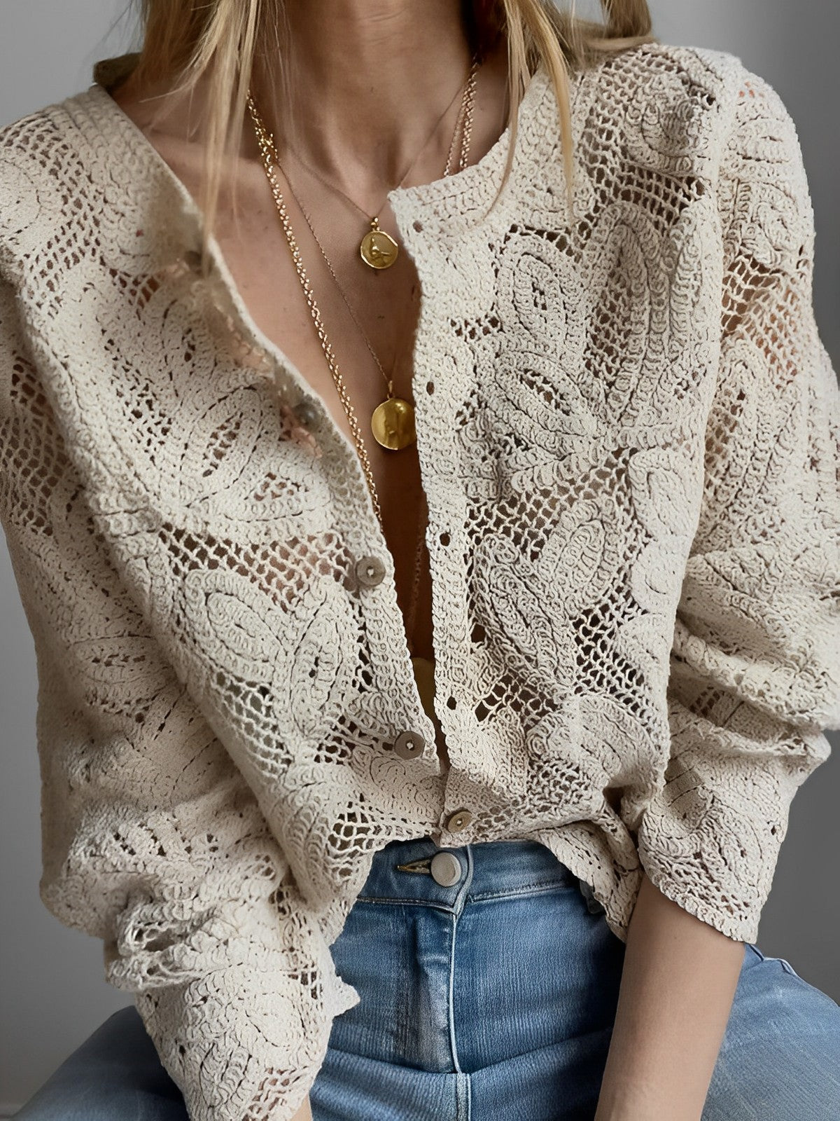 Camisa Femenina de Crochet con Abertura Frontal y Mangas Largas - Alice